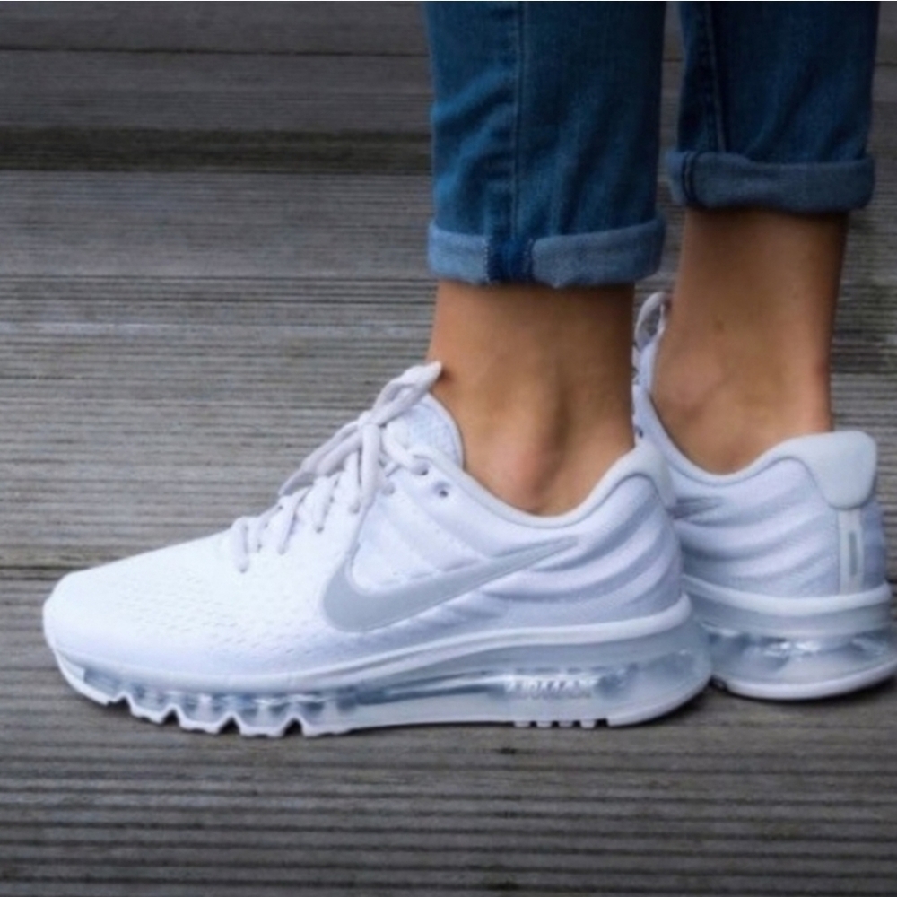 NWT NIKE 🍓 AIRMAX